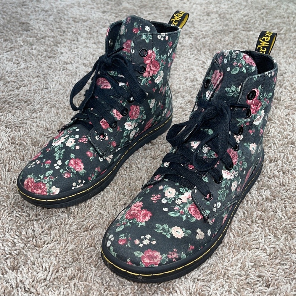 Dr. Martens | Hackney Floral Boots - Picture 1 of 7